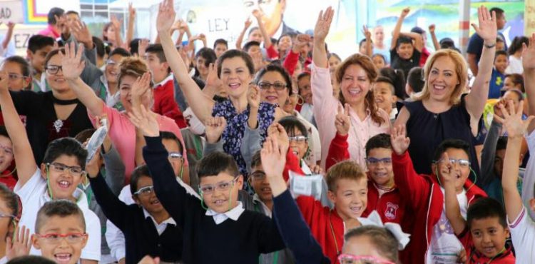 LENTES GRATUITOS PARA NIÑAS Y NIÑOS DE FRESNILLO CON EL PROGRAMA VER BIEN PARA APRENDER MEJOR