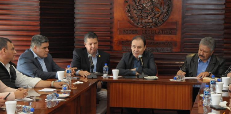 DIPUTADOS Y DIPUTADAS DE LA LXIII LEGISLATURA SOSTIENEN REUNIÓN CON EL SENADOR FRANCISCO ALFONSO DURAZO MONTAÑO.