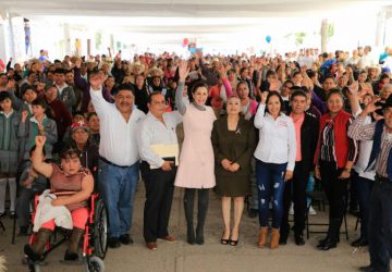 LLAMA PRESIDENTA HONORÍFICA DEL SEDIF A LUCHAR CONTRA CÁNCER DE MAMA EN FERIA DIFERENTE DE VILLA GARCÍA