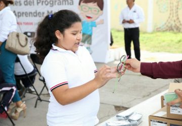 CONTINÚA LA ENTREGA DE LENTES DEL PROGRAMA VER BIEN PARA APRENDER MEJOR