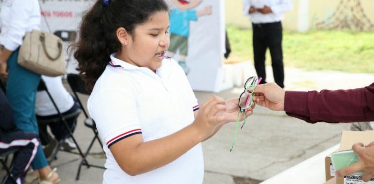 CONTINÚA LA ENTREGA DE LENTES DEL PROGRAMA VER BIEN PARA APRENDER MEJOR