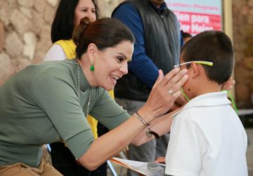 ENTREGA SEDIF MÁS DE 560 LENTES A NIÑAS Y NIÑOS CON PROBLEMAS VISUALES DE PÁNFILO NATERA Y GENARO CODINA