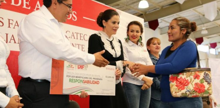 ENTREGA GOBIERNO DEL ESTADO MÁS DE 830 APOYOS A ABUELOS Y MADRES JEFAS DE FAMILIA EN FRESNILLO