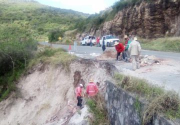 REPARA GOBIERNO ESTATAL TRAMO DE CARRETERA JALPA-TLALTENANGO AFECTADO POR LLUVIA