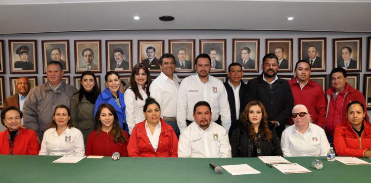 PRESENTAN Y TOMAN PROTESTA A NUEVOS SECRETARIOS DEL COMITÉ DIRECTIVO ESTATAL DEL PRI