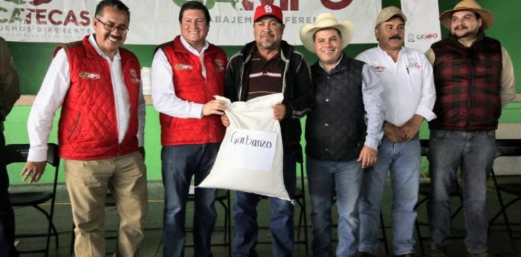 COMBATEN GOBIERNO Y PRODUCTORES POBREZA ALIMENTARIA CON TRABAJO UNIDO COMBATEN GOBIERNO Y PRODUCTORES POBREZA ALIMENTARIA CON TRABAJO UNIDO