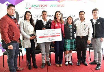 ENTREGA GOBIERNO ESTATAL ESTÍMULOS A JÓVENES