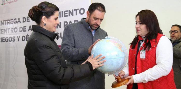 ENTREGA GOBERNADOR Y FUNDACIÓN TELMEX EQUIPAMIENTO PARA ATENCIÓN A CIEGOS Y DÉBILES VISUALES