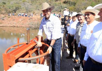 INAUGURA GOBERNADOR PRESA EN TRINIDAD GARCÍA DE LA CADENA