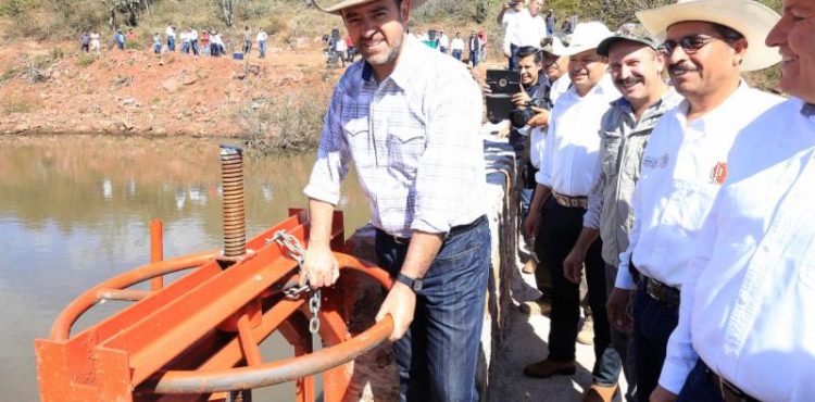 INAUGURA GOBERNADOR PRESA EN TRINIDAD GARCÍA DE LA CADENA