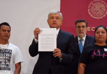 NO HABRÁ IMPUNIDAD, ADVIERTE LÓPEZ OBRADOR AL FIRMAR DECRETO PRESIDENCIAL PARA EL ACCESO A LA VERDAD EN EL CASO AYOTZINAPA