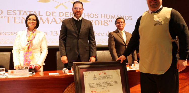 ENTREGA CDHEZ PREMIO ESTATAL DE DERECHOS HUMANOS A LA FUNDACIÓN «MOVILIDAD HUMANA Y DESARROLLO COMUNITARIO»