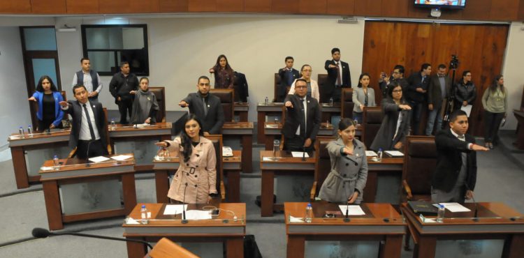 TOMAN PROTESTA DIPUTADOS JÓVENES