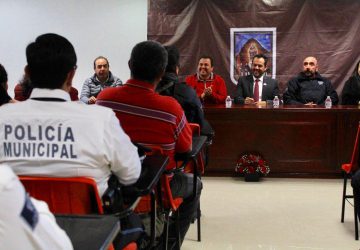 APOYA ULISES MEJÍA A POLICÍAS DE PROXIMIDAD PARA QUE PUEDAN CUNCLUIR SUS ESTUDIOS DE PREPARATORIA