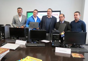 ENTREGA ADMINISTRACIÓN ESTATAL EQUIPO DE CÓMPUTO A MUNICIPIOS