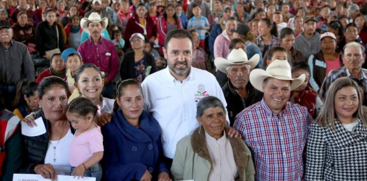 MODERNIZA TELLO TRAMOS CARRETEROS, MEJORA VIVIENDAS Y OFRECE EMPLEO TEMPORAL EN EL MUNICIPIO DE PINOS