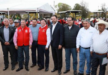 BENEFICIA GOBERNADOR TELLO A 800 CAMPESINOS CON IMPLEMENTOS AGRÍCOLAS