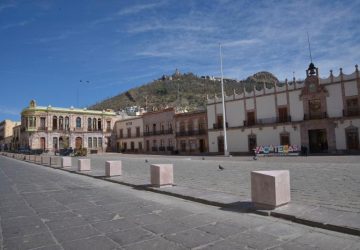 REPARA EMPRESA DAÑOS CAUSADOS EN LA PLAZA DE ARMAS