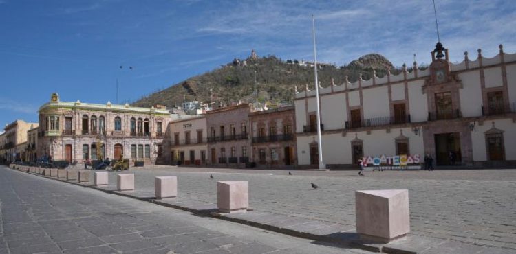 REPARA EMPRESA DAÑOS CAUSADOS EN LA PLAZA DE ARMAS