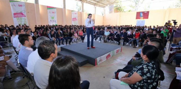 RECIBEN LENTES 240 ESTUDIANTES DE SECUNDARIA DE SANTA MARÍA DE LA PAZ, TLALTENANGO Y MOMAX