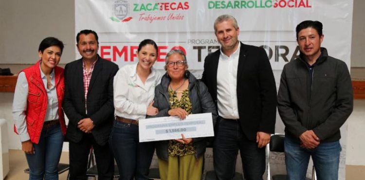 CUMPLE GOBIERNO ESTATAL CON ENTREGA DE APOYOS DE EMPLEO TEMPORAL EN MUNICIPIOS