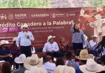 ENTREGA DAVID MONREAL ÁVILA APOYOS DEL CRÉDITO GANADERO A LA PALABRA EN JALPA