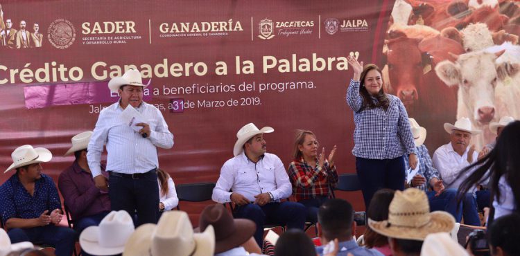 ENTREGA DAVID MONREAL ÁVILA APOYOS DEL CRÉDITO GANADERO A LA PALABRA EN JALPA