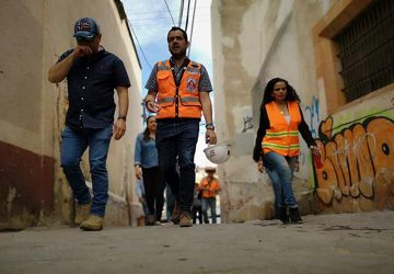 APOYA ULISES MEJÍA A FAMILIAS VULNERABLES DEL CENTRO HISTÓRICO EN LA RECONSTRUCCIÓN DE SUS FINCAS