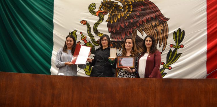 RECIBE MARA MUÑOZ, RECONOCIMIENTO “MARÍA RODRÍGUEZ MURILLO”