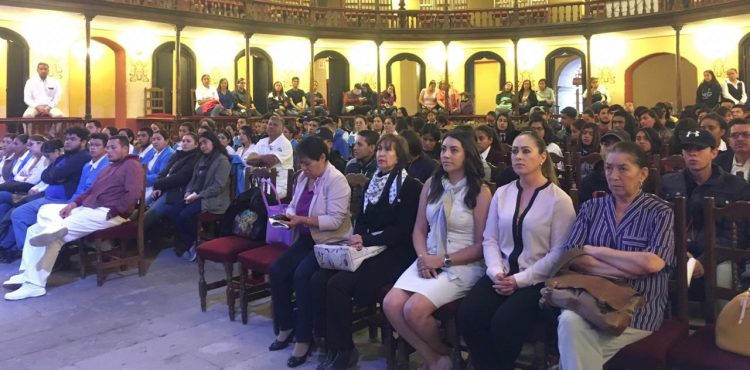 IMPARTEN CONFERENCIA SOBRE PERSPECTIVA DE GÉNERO Y VIOLENCIA EN EL NOVIAZGO A JÓVENES DE JEREZ