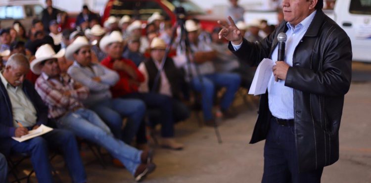 PRESENTA DAVID MONREAL CRÉDITO GANADERO A LA PALABRA EN ZONA NORTE DE ZACATECAS