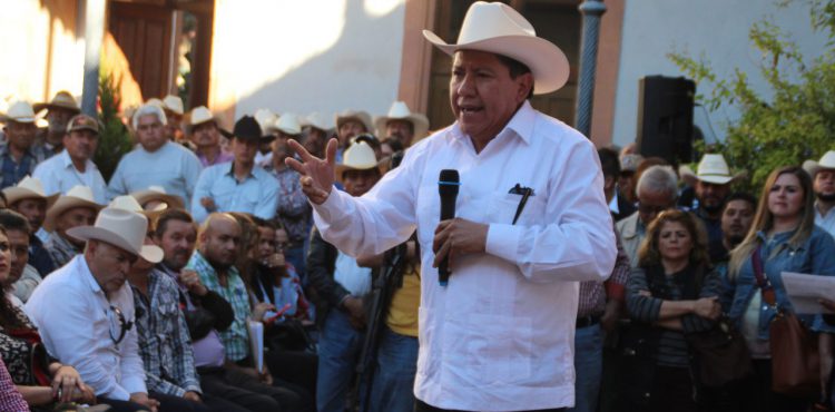 PRESENTA DAVID MONREAL CRÉDITO GANADERO A LA PALABRA EN PINOS Y GUADALUPE, ZACATECAS.