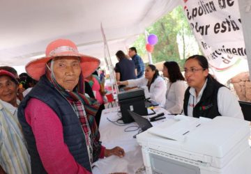 RECIBEN FAMILIAS PINENSES PROGRAMAS Y SERVICIOS DEL GOBIERNO DE ZACATECAS