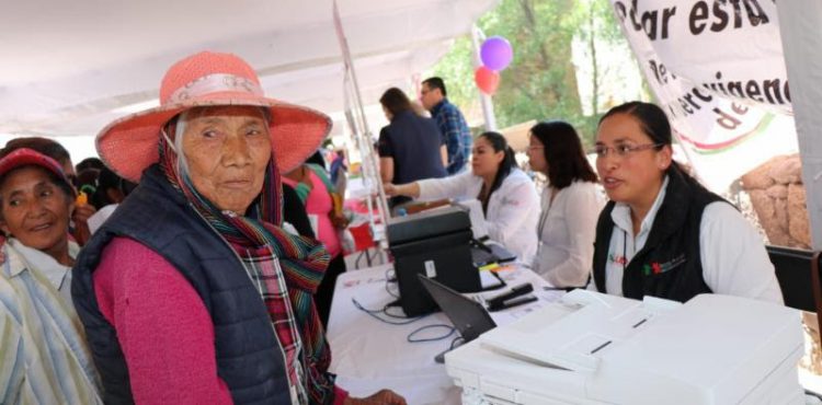 RECIBEN FAMILIAS PINENSES PROGRAMAS Y SERVICIOS DEL GOBIERNO DE ZACATECAS