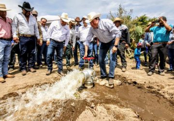 CUMPLE GOBIERNO DE TELLO A PRODUCTORES DEL MUNICIPIO DE PINOS