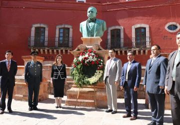 CONMEMORAN EL ANIVERSARIO 213 DEL NATALICIO DE BENITO JUÁREZ