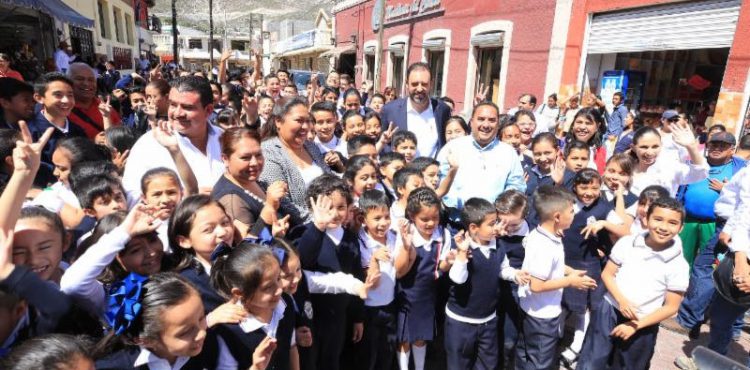 CUMPLE GOBERNADOR TELLO CON EL DESARROLLO SOCIAL Y URBANO DEL SEMIDESIERTO