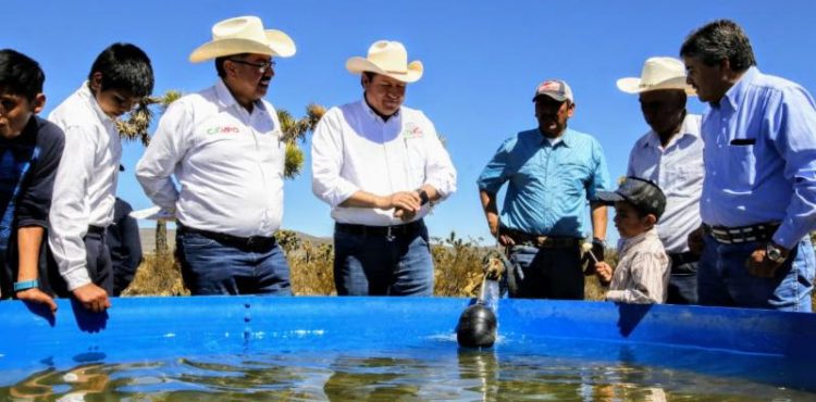 CUMPLE GOBERNADOR AL SEMIDESIERTO ZACATECANO Y LLEVA OBRAS PARA ABASTO DE AGUA