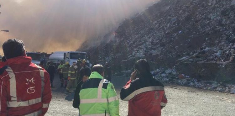 ATIENDE GOBIERNO INCENDIO EN RELLENO SANITARIO DE GUADALUPE