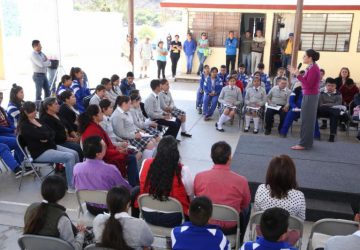 ESTUDIANTES DE 35 SECUNDARIAS DE TEPETONGO Y JEREZ RECIBEN LENTES GRATUITOS