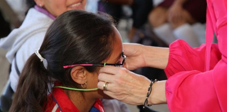 ENTREGA GOBIERNO ESTATAL LENTES DEL PROGRAMA VER BIEN PARA APRENDER MEJOR A ESTUDIANTES DE JUAN ALDAMA