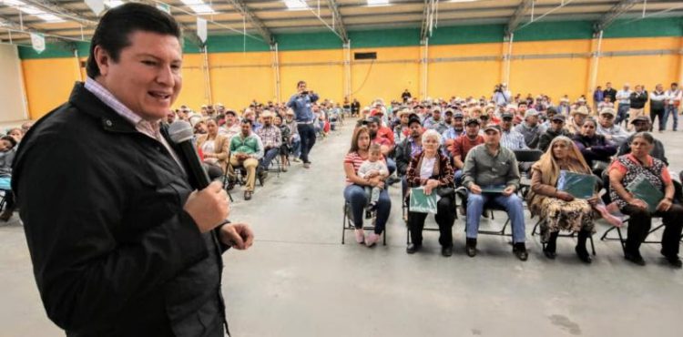 CUMPLE GOBERNADOR TELLO A PRODUCTORES DEL CAMPO DE FRESNILLO Y VALPARAÍSO