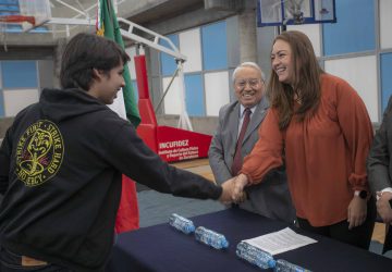 ESTUDIANTES DE PREPARATORIAS DE LA BUAZ RECIBEN BECAS “BENITO JUÁREZ”