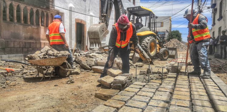 SE INCORPORAN SERVICIOS DE CALIDAD A LAS CALLES PROLONGACIÓN MORELOS Y PÁNFILO NATERA