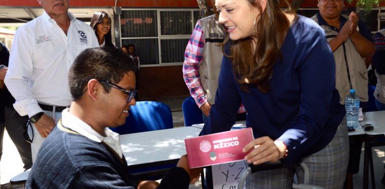 INICIA LA ENTREGA DE BECAS BENITO JUÁREZ A ESTUDIANTES DE BACHILLERATO