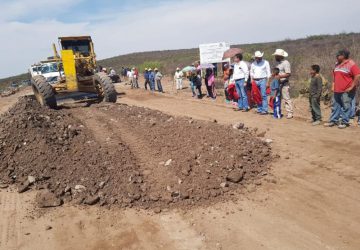 REALIZA GOBIERNO ESTATAL ACCIONES CONJUNTAS CON MUNICIPIOS PARA MANTENIMIENTO DE VÍAS DE COMUNICACIÓN