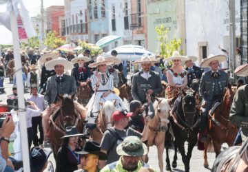 ENTRE MÚSICA, FIESTA Y TRADICIÓN, ENCABEZA GOBERNADOR CABALGATA DEL SÁBADO DE GLORIA