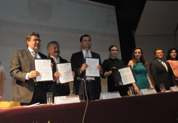 FIRMAN LEGISLATURA LOCAL Y SENADO DE LA REPÚBLICA CONVENIO SOBRE PARLAMENTO ABIERTO