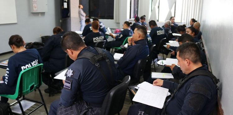 TRABAJA ULISES MEJÍA HARO EN LA PROFESIONALIZACIÓN DE POLICÍAS DE PROXIMIDAD SOCIAL