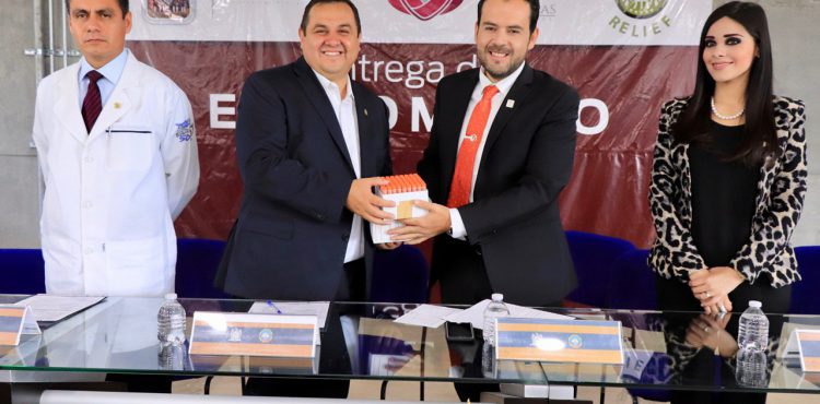 ULISES MEJÍA HARO ENTREGA A LA BUAZ DONATIVOS DE EQUIPAMIENTO E INSUMOS MÉDICOS PROVENIENTES DE UTAH